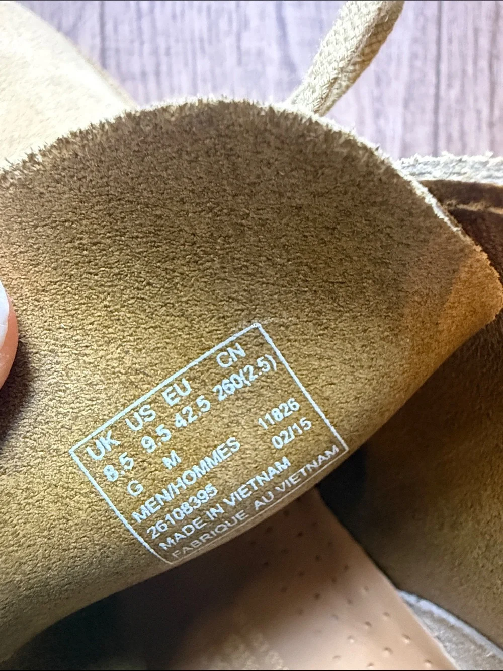 New nwot Clarks Suede Desert Chukka Boots Maple Suede 9.5